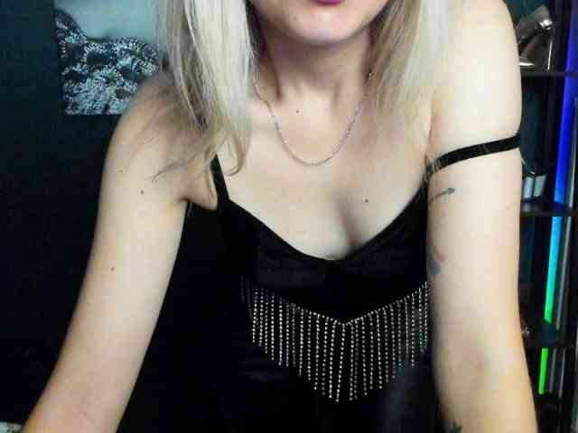 xxHeidiLove webcam