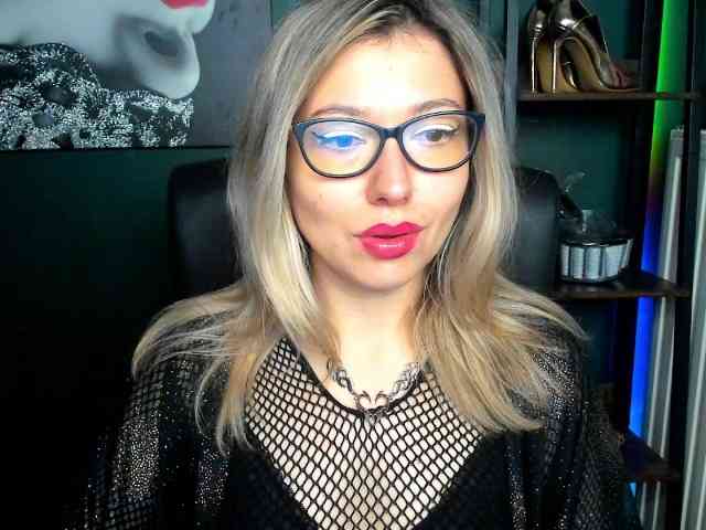 xxHeidiLove webcam