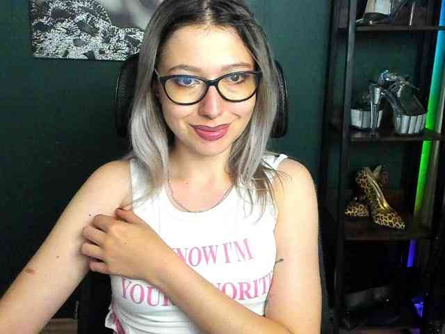 xxHeidiLove webcam