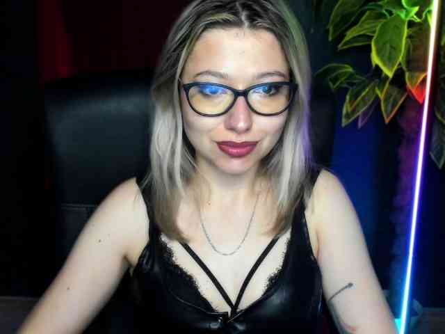 xxHeidiLove webcam