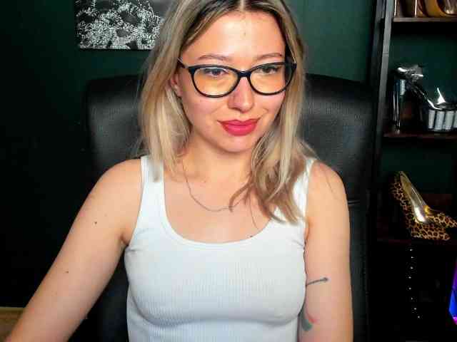 xxHeidiLove webcam