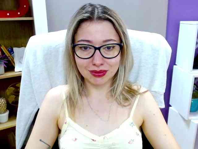 xxHeidiLove webcam