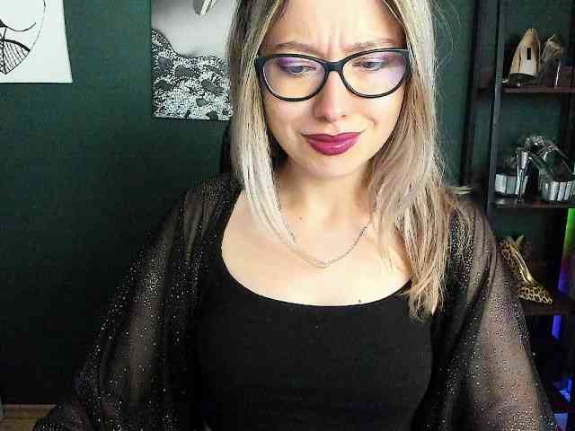 xxHeidiLove webcam