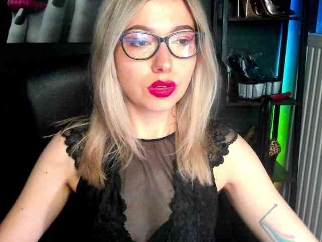 xxHeidiLove webcam