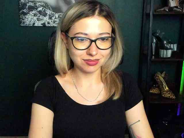 xxHeidiLove webcam