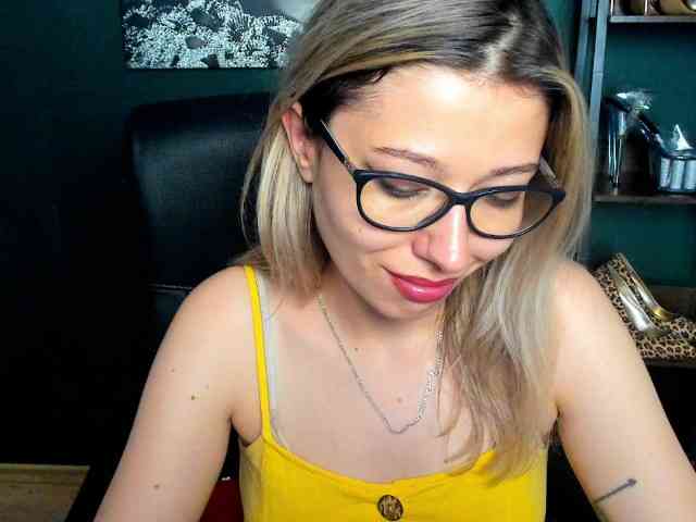 xxHeidiLove webcam
