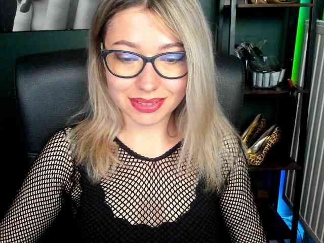 xxHeidiLove webcam