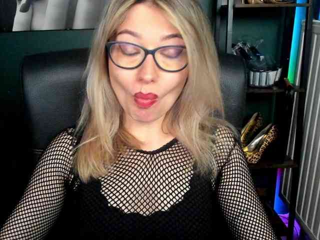 xxHeidiLove webcam