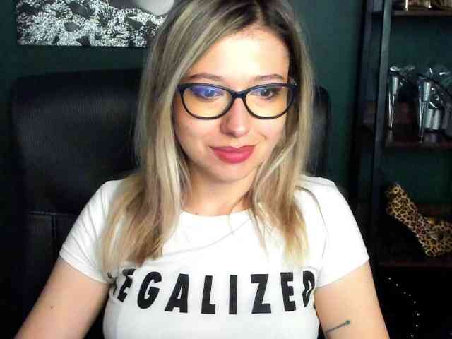 xxHeidiLove webcam