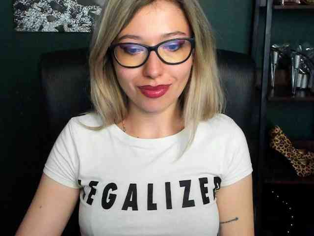 xxHeidiLove webcam