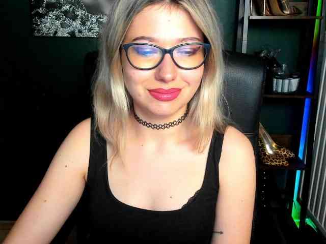 xxHeidiLove webcam