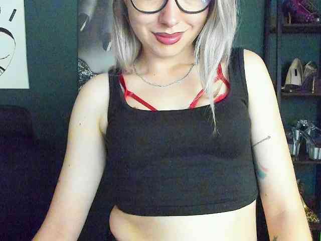 xxHeidiLove webcam