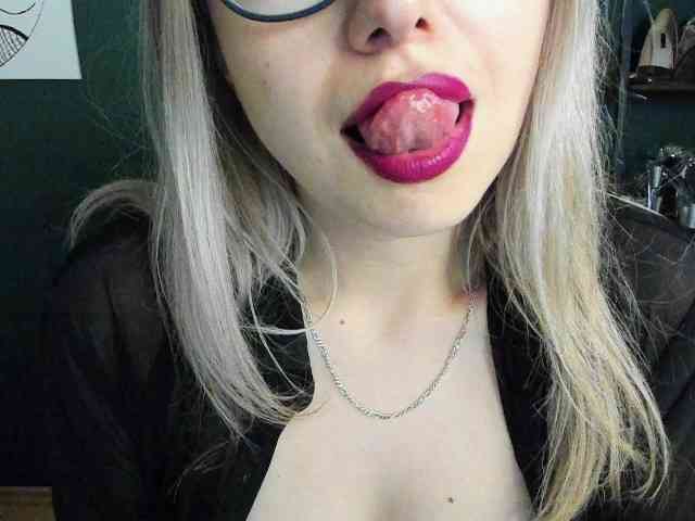 xxHeidiLove webcam