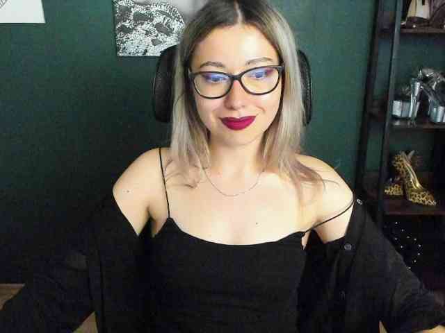 xxHeidiLove webcam