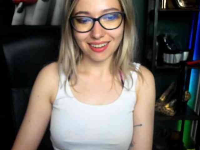 xxHeidiLove webcam