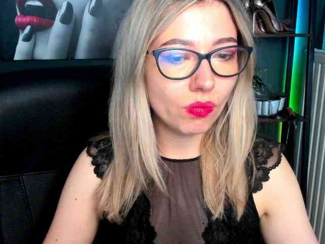 xxHeidiLove webcam