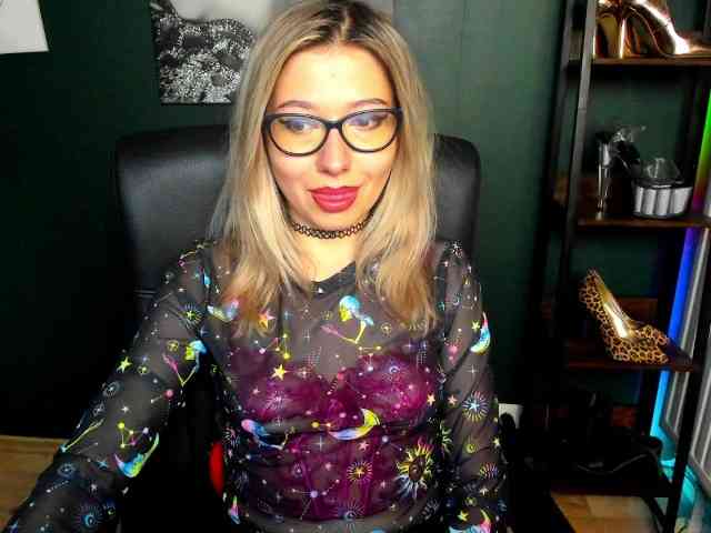 xxHeidiLove webcam