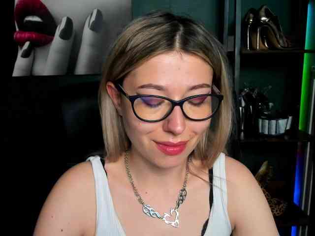 xxHeidiLove webcam