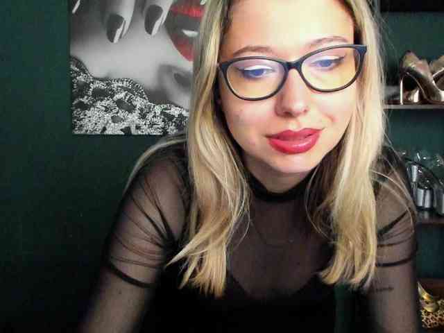 xxHeidiLove webcam