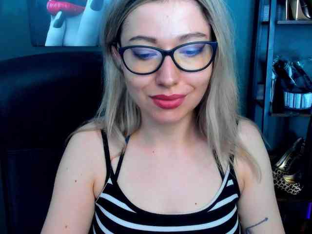 xxHeidiLove webcam