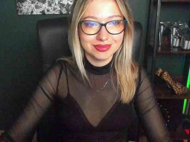 xxHeidiLove webcam