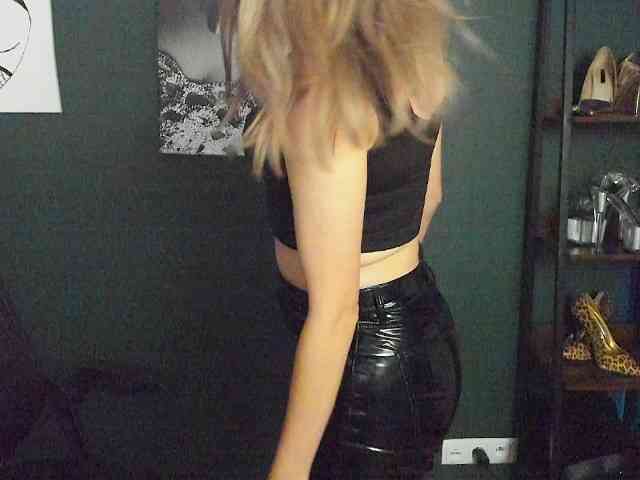 Model: xxHeidiLove