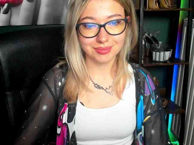 xxHeidiLove webcam