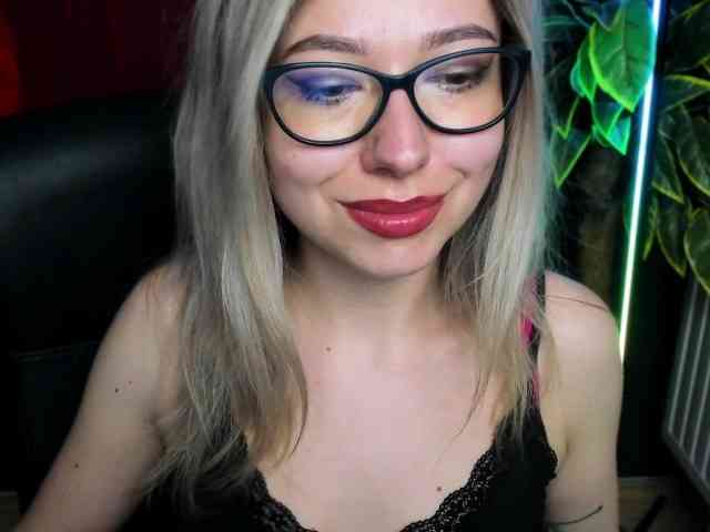 xxHeidiLove webcam