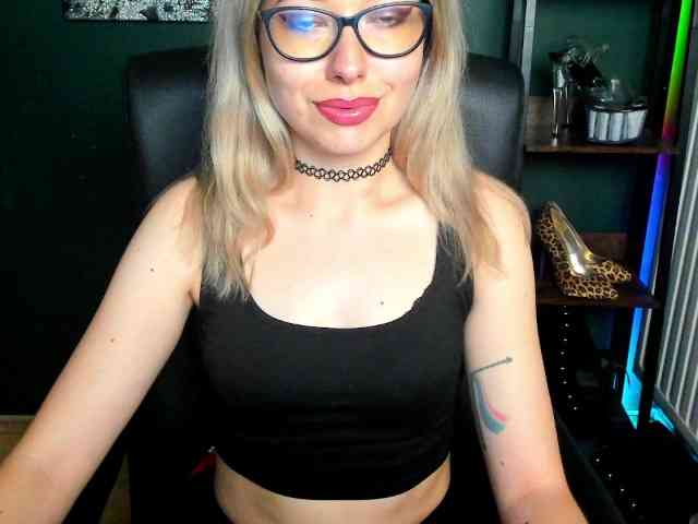 xxHeidiLove webcam