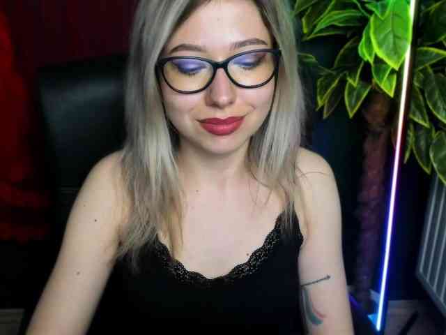 xxHeidiLove webcam