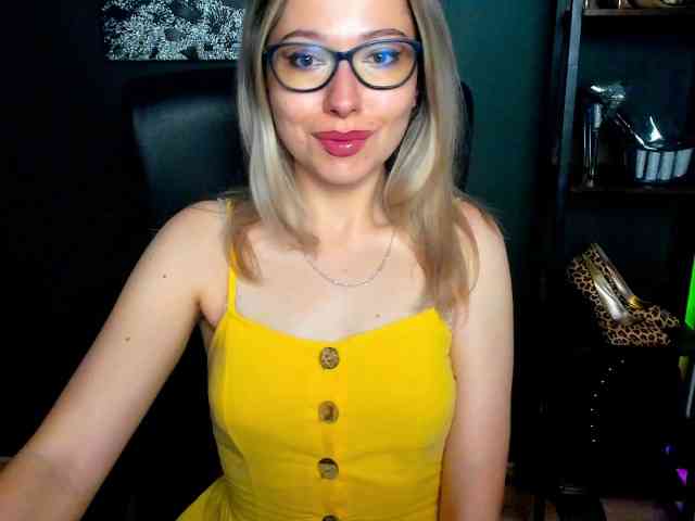 xxHeidiLove webcam