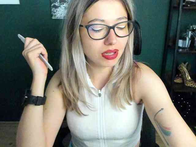 xxHeidiLove webcam