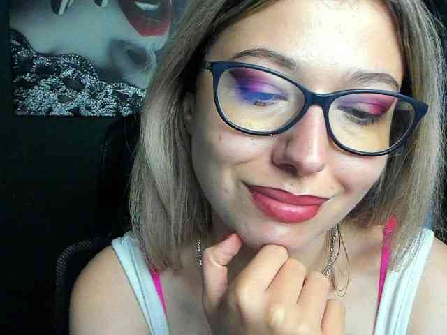 xxHeidiLove webcam