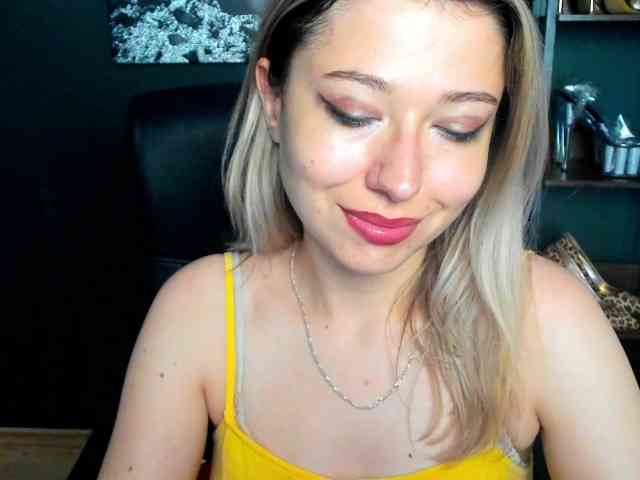 xxHeidiLove webcam