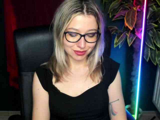 xxHeidiLove webcam