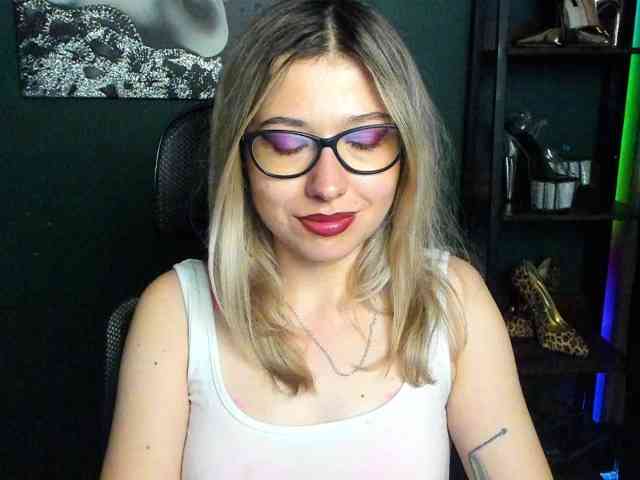 xxHeidiLove webcam