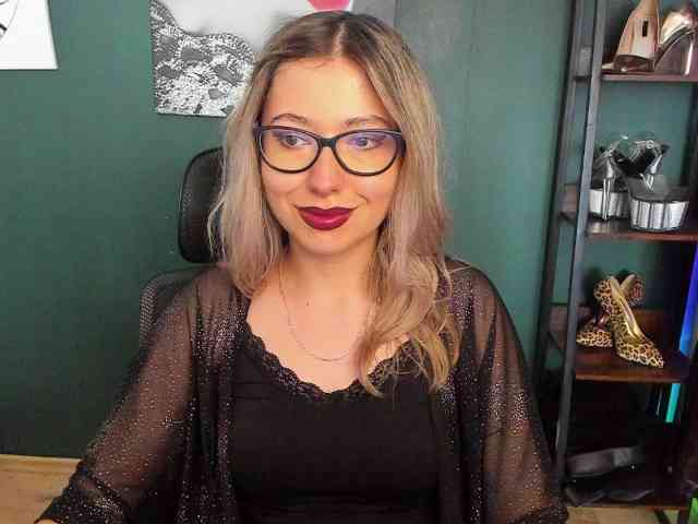 xxHeidiLove webcam