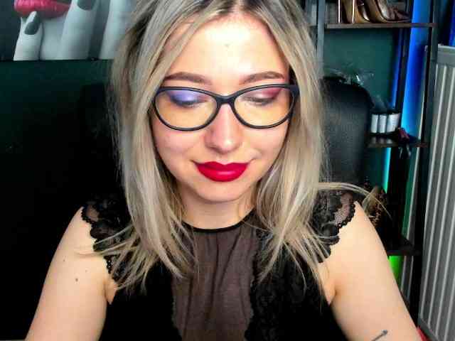 xxHeidiLove webcam