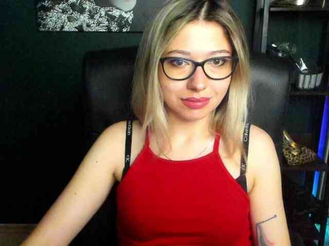 xxHeidiLove webcam
