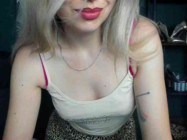 xxHeidiLove webcam