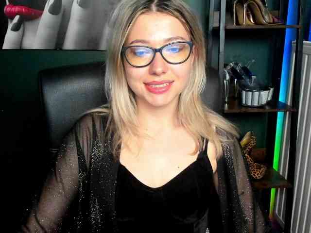 xxHeidiLove webcam