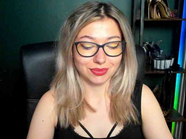 xxHeidiLove webcam