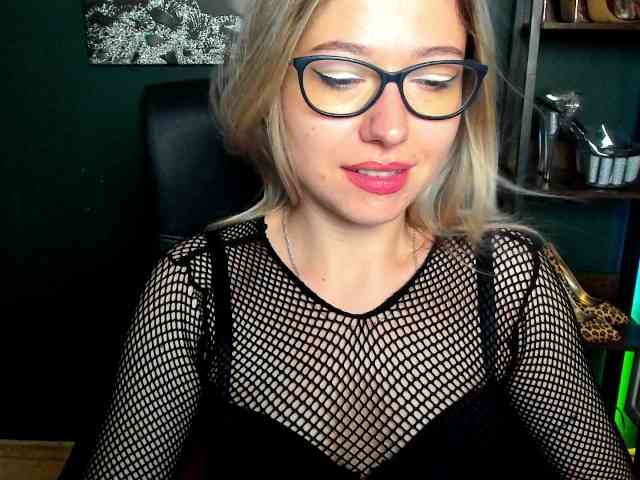 xxHeidiLove webcam