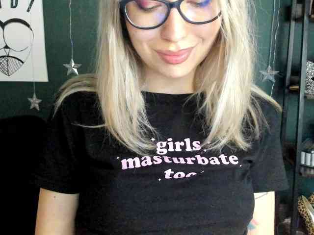 xxHeidiLove webcam