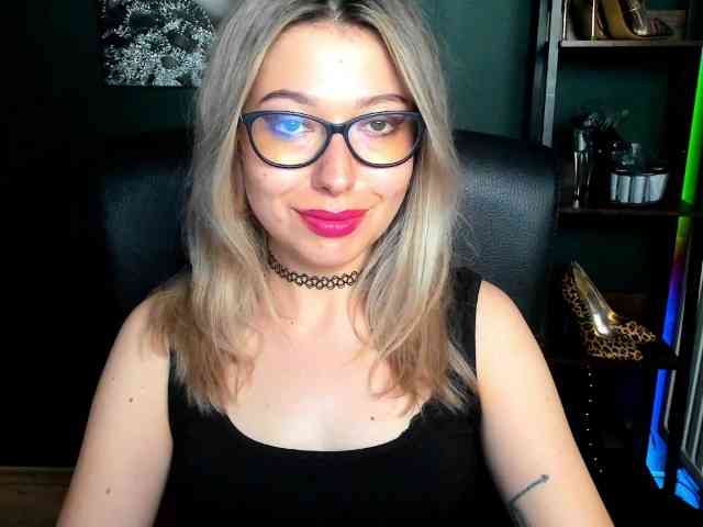 xxHeidiLove webcam
