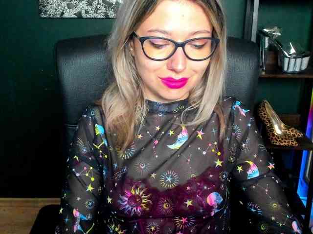 xxHeidiLove webcam