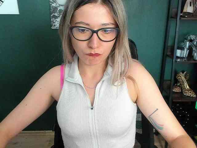xxHeidiLove webcam