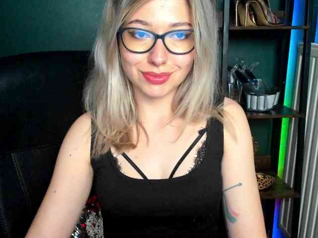 xxHeidiLove webcam