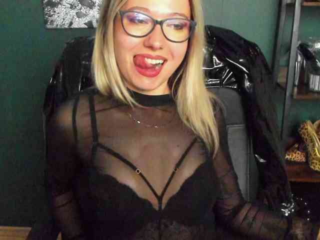 xxHeidiLove webcam