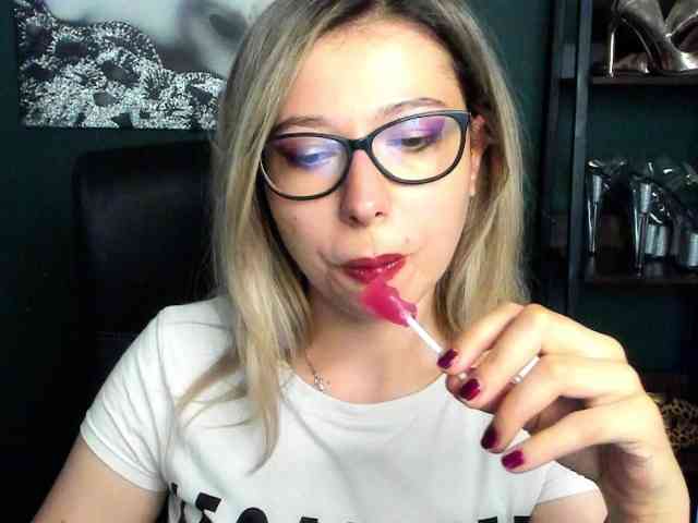 xxHeidiLove webcam